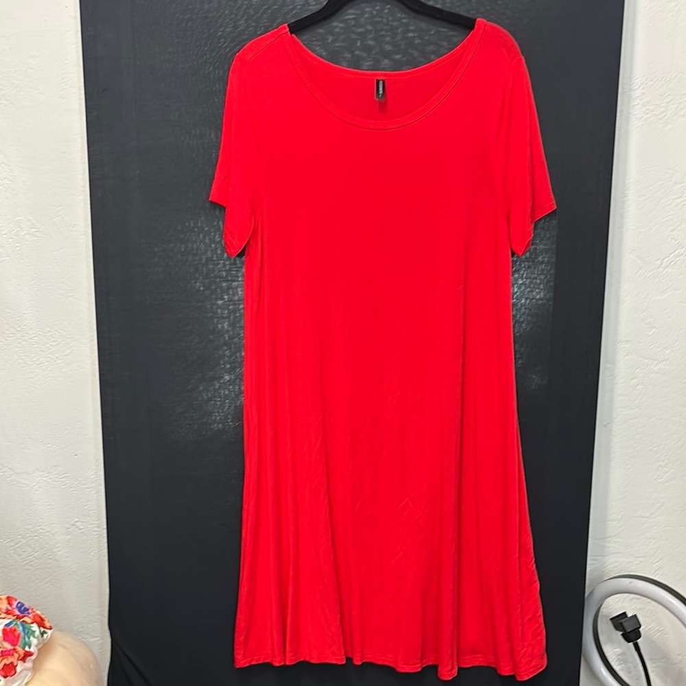 Vibrant Red Midi Dress with Relaxed Short Sleeves